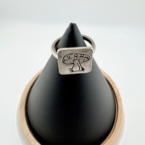 Vintage Engraved Mushroom Ring Fairycore Statement Retro Charm Cottage - Picture 4 of 8